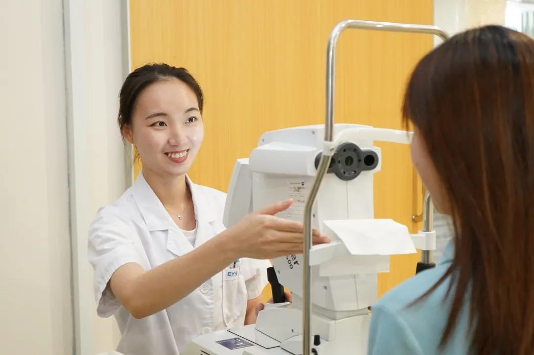 荆门爱尔眼科医院丨ICL晶体植入术到底贵在哪里？